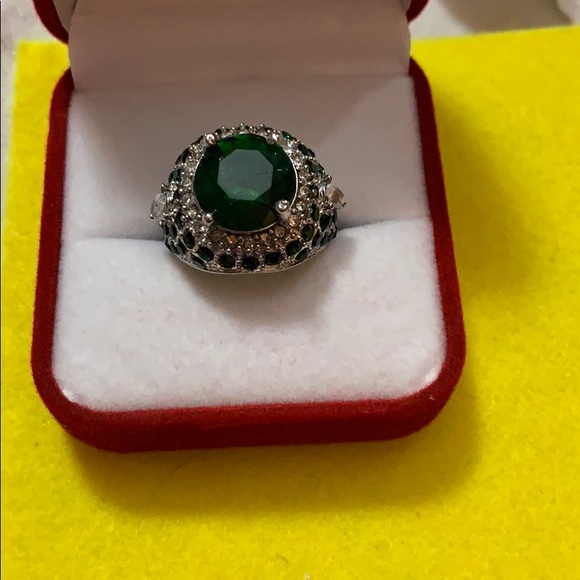 New Emerald Crystal Cocktail rings Sizes 6, 7, 8 - Picture 4 of 4